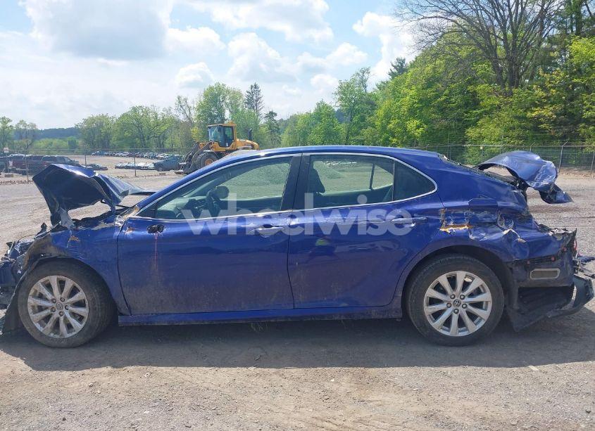 Photo 15 of 2018 Toyota Camry LE (VIN JTNB11HKXJ3042883)