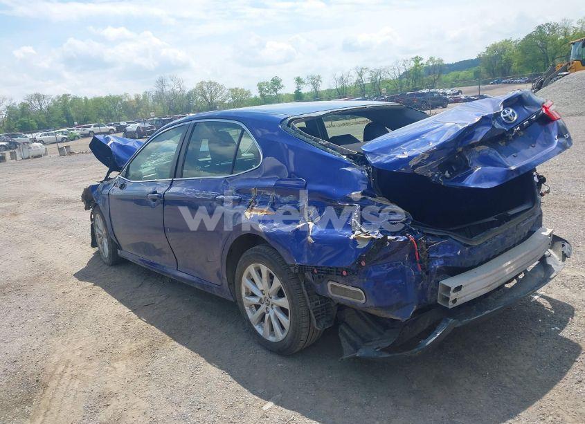 Photo 3 of 2018 Toyota Camry LE (VIN JTNB11HKXJ3042883)