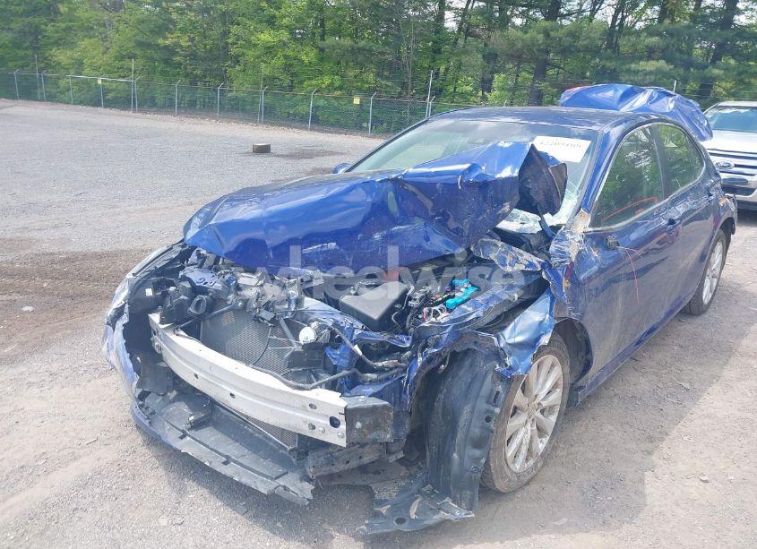 Photo 6 of 2018 Toyota Camry LE (VIN JTNB11HKXJ3042883)