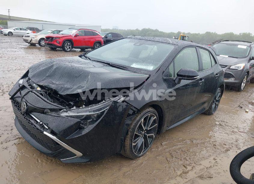 Photo 2 of 2022 Toyota Corolla XSE (VIN JTNC4MBE2N3188121)