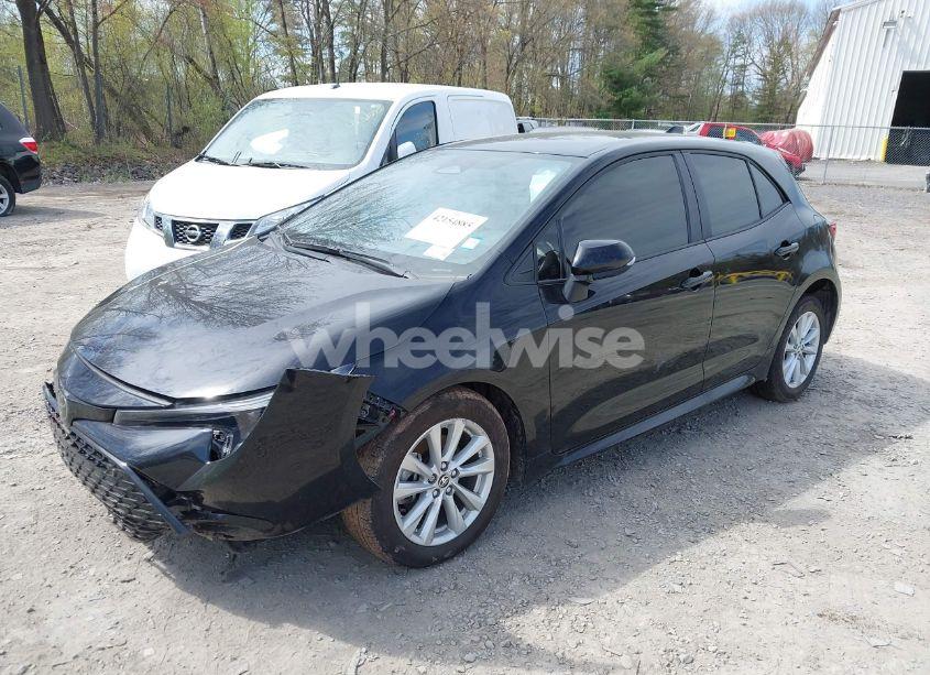 Photo 2 of 2025 Toyota Corolla SE (VIN JTND4MBE3S3233762)