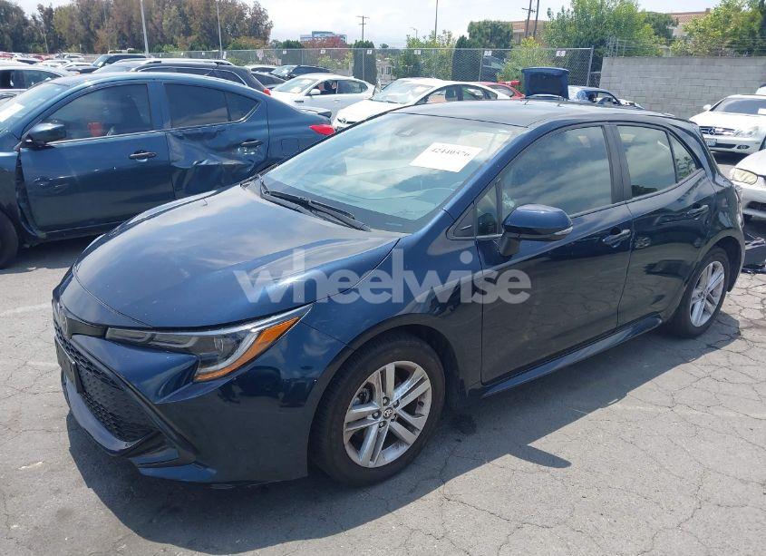 Photo 2 of 2020 Toyota Corolla SE (VIN JTND4RBE2L3080516)