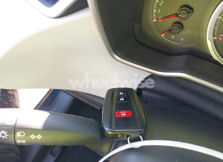 Photo 11 of 2020 Toyota Corolla SE (VIN JTND4RBE4L3084518)