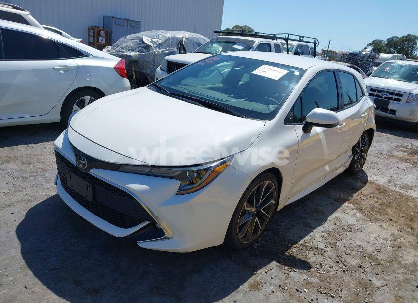 Photo 2 of 2019 Toyota Corolla XSE (VIN JTNK4RBE5K3052599)