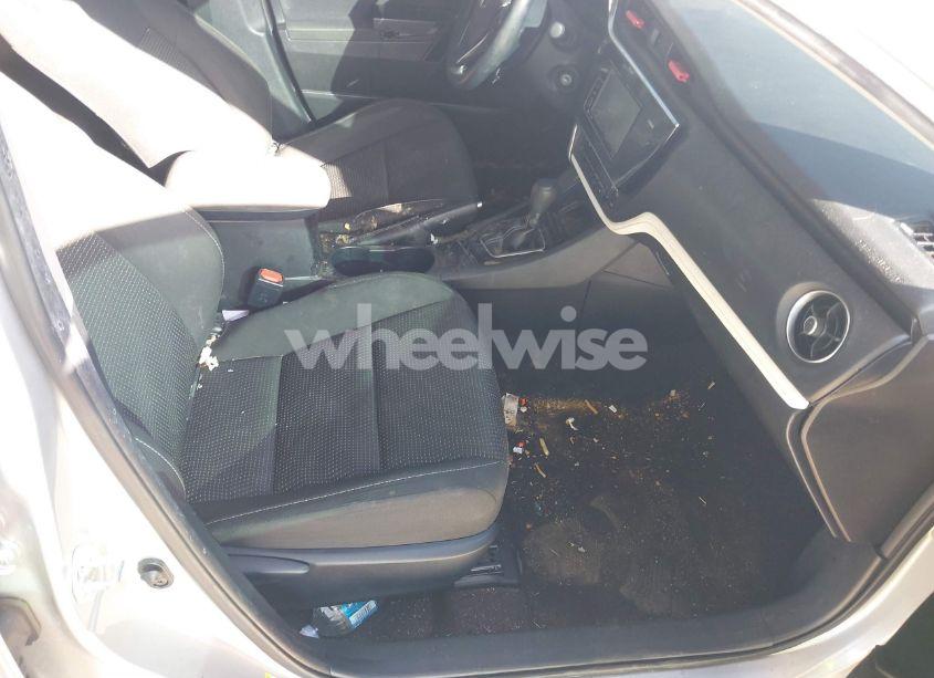 Photo 5 of 2018 Toyota Corolla IM (VIN JTNKARJE6JJ569012)