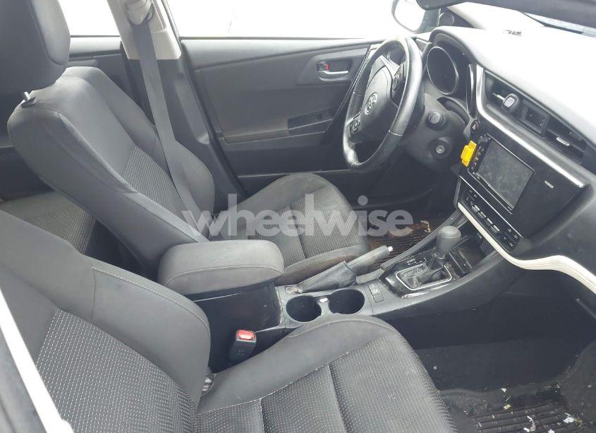 Photo 5 of 2018 Toyota Corolla IM (VIN JTNKARJE9JJ568405)