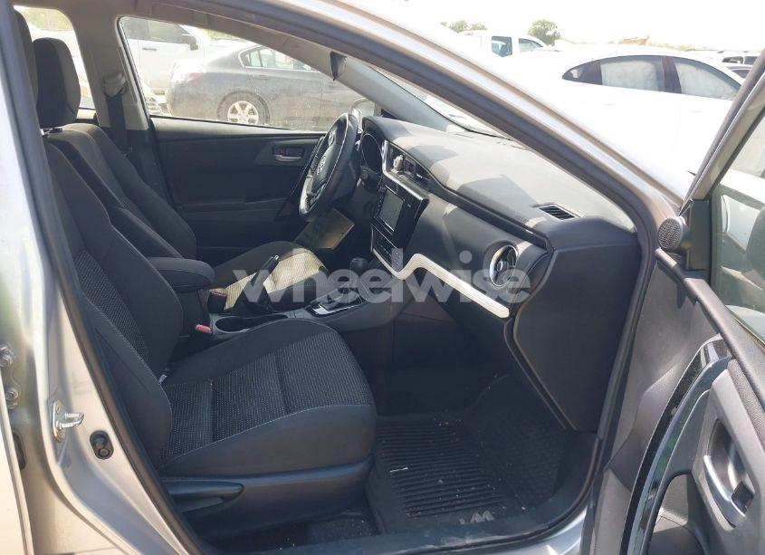 Photo 5 of 2018 Toyota Corolla IM (VIN JTNKARJEXJJ562399)