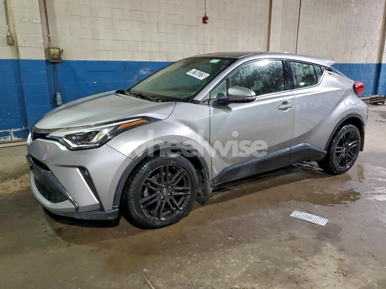 2020 TOYOTA C-HR XLE (VIN JTNKHMBX0L1068716) main photo