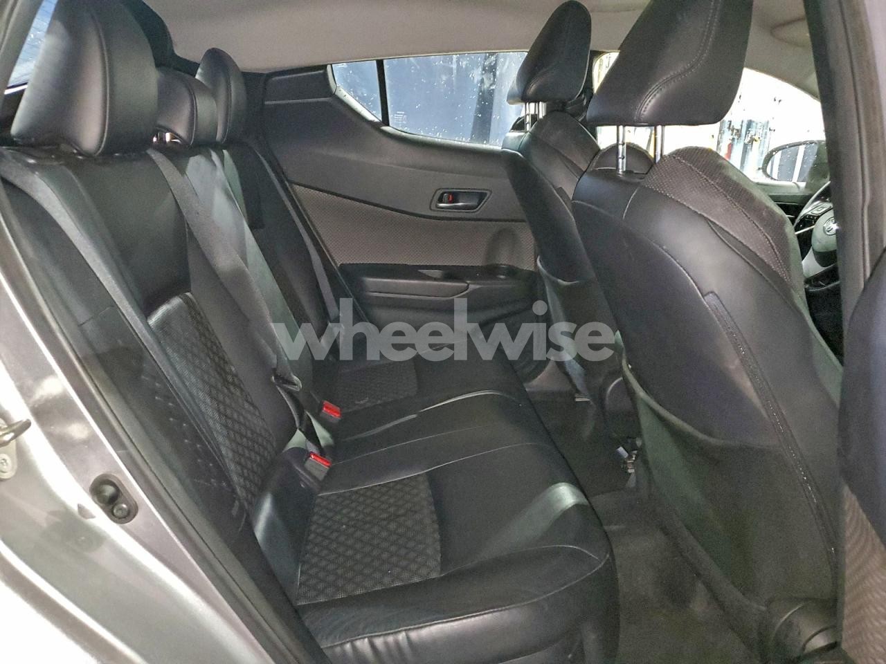 Photo 11 of 2020 TOYOTA C-HR XLE (VIN JTNKHMBX0L1068716)