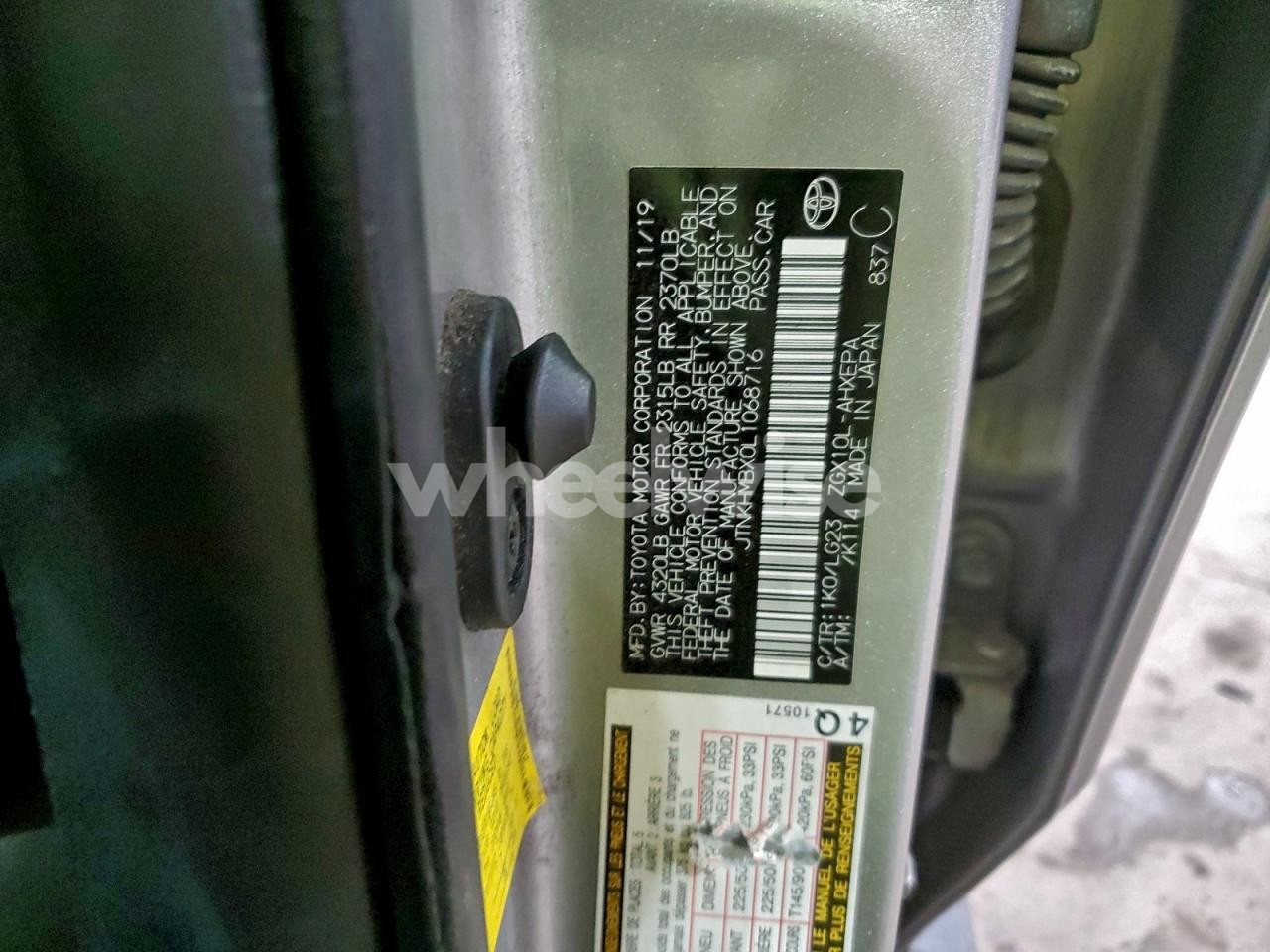 Photo 13 of 2020 TOYOTA C-HR XLE (VIN JTNKHMBX0L1068716)