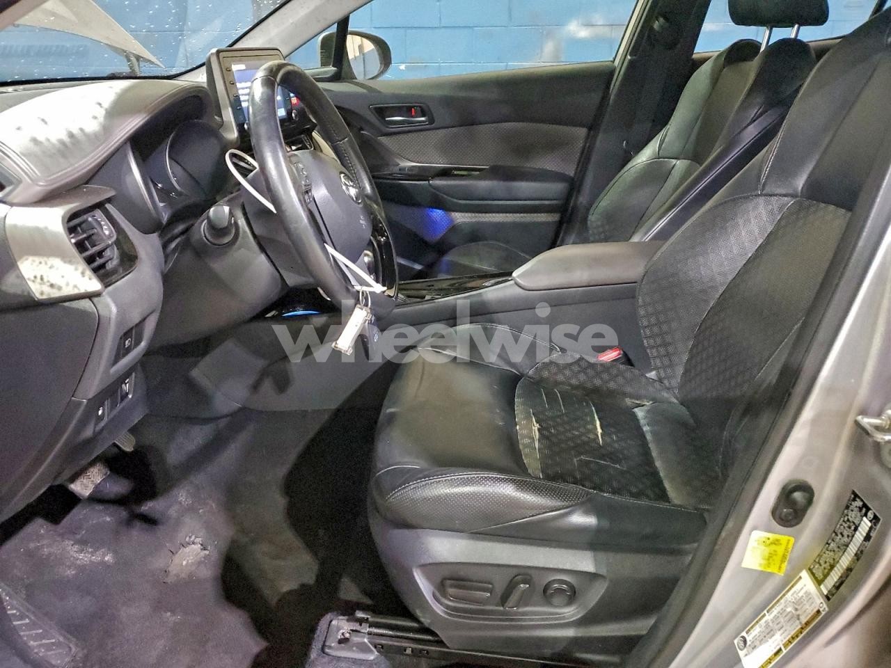 Photo 7 of 2020 TOYOTA C-HR XLE (VIN JTNKHMBX0L1068716)