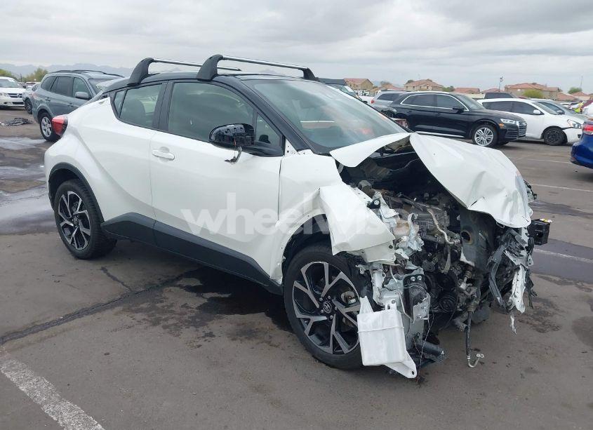 2020 Toyota C-hr XLE (VIN JTNKHMBX0L1069221) main photo
