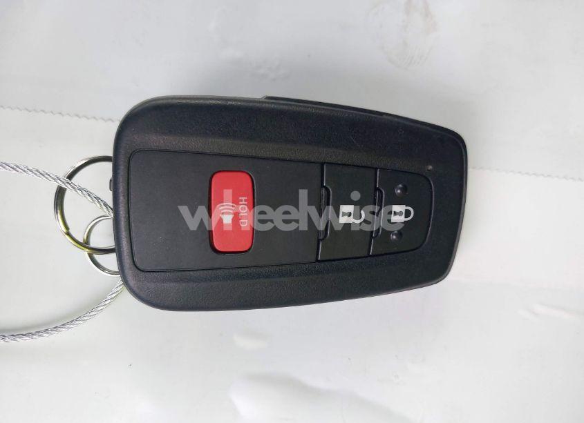 Photo 11 of 2020 Toyota C-hr XLE (VIN JTNKHMBX0L1069221)