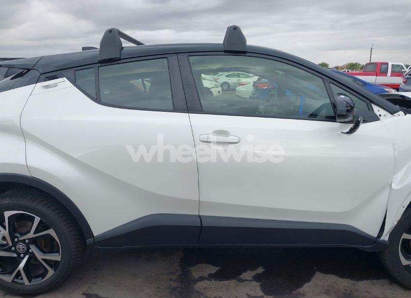 Photo 13 of 2020 Toyota C-hr XLE (VIN JTNKHMBX0L1069221)