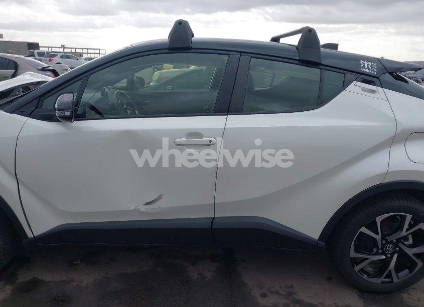 Photo 14 of 2020 Toyota C-hr XLE (VIN JTNKHMBX0L1069221)