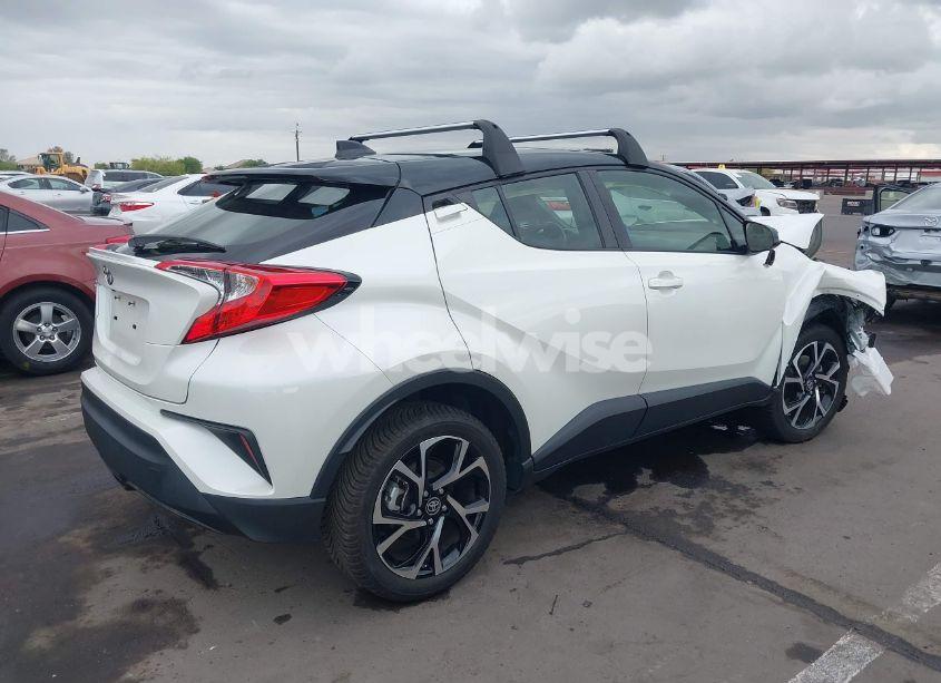 Photo 4 of 2020 Toyota C-hr XLE (VIN JTNKHMBX0L1069221)