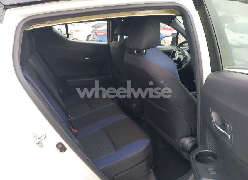 Photo 8 of 2020 Toyota C-hr XLE (VIN JTNKHMBX0L1069221)