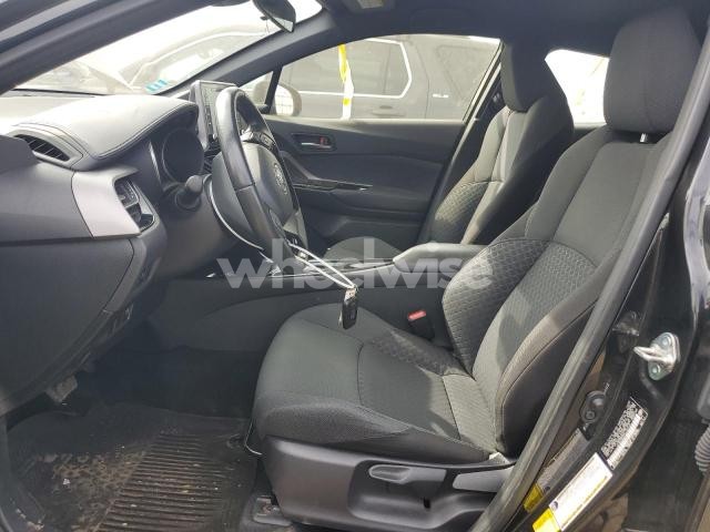 Photo 6 of 2021 TOYOTA C-HR XLE (VIN JTNKHMBX0M1107712)