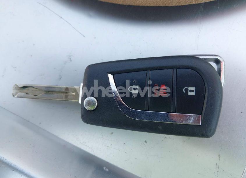 Photo 11 of 2021 Toyota C-hr LE (VIN JTNKHMBX0M1115308)