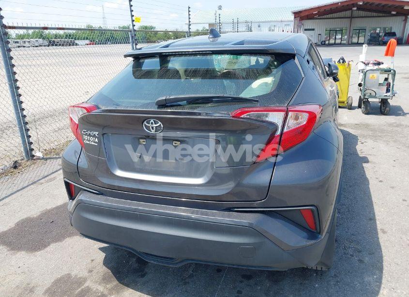 Photo 16 of 2021 Toyota C-hr LE (VIN JTNKHMBX0M1115308)