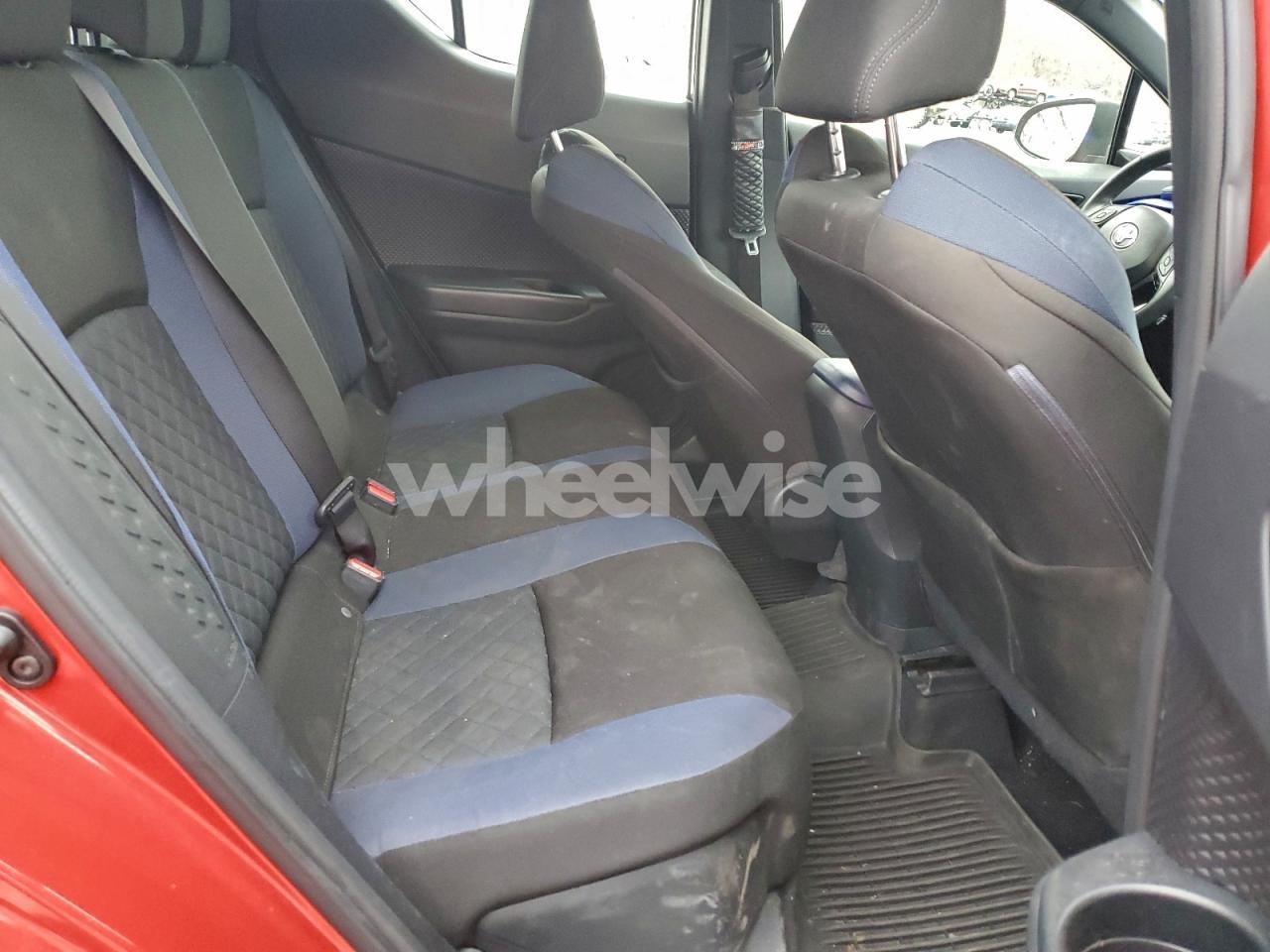 Photo 10 of 2021 TOYOTA C-HR XLE (VIN JTNKHMBX0M1126938)