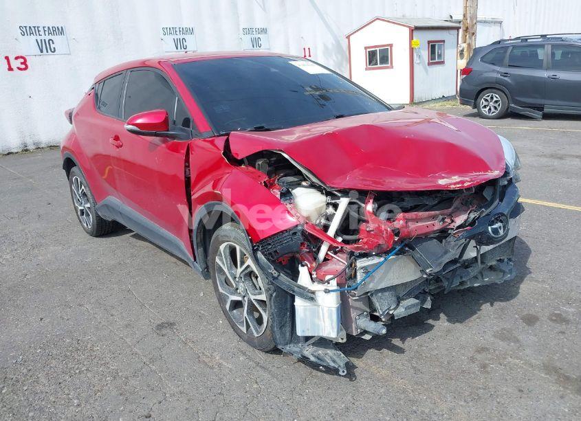 2021 Toyota C-hr XLE (VIN JTNKHMBX1M1104530) main photo