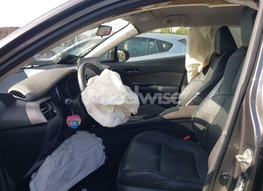 Photo 5 of 2021 Toyota C-hr LIMITED (VIN JTNKHMBX1M1112725)