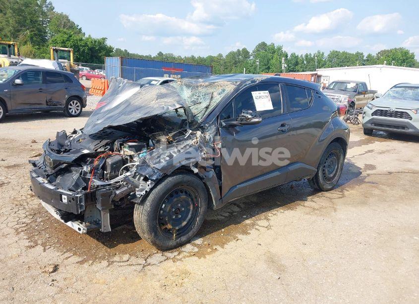 Photo 2 of 2019 Toyota C-hr LE (VIN JTNKHMBX2K1048871)