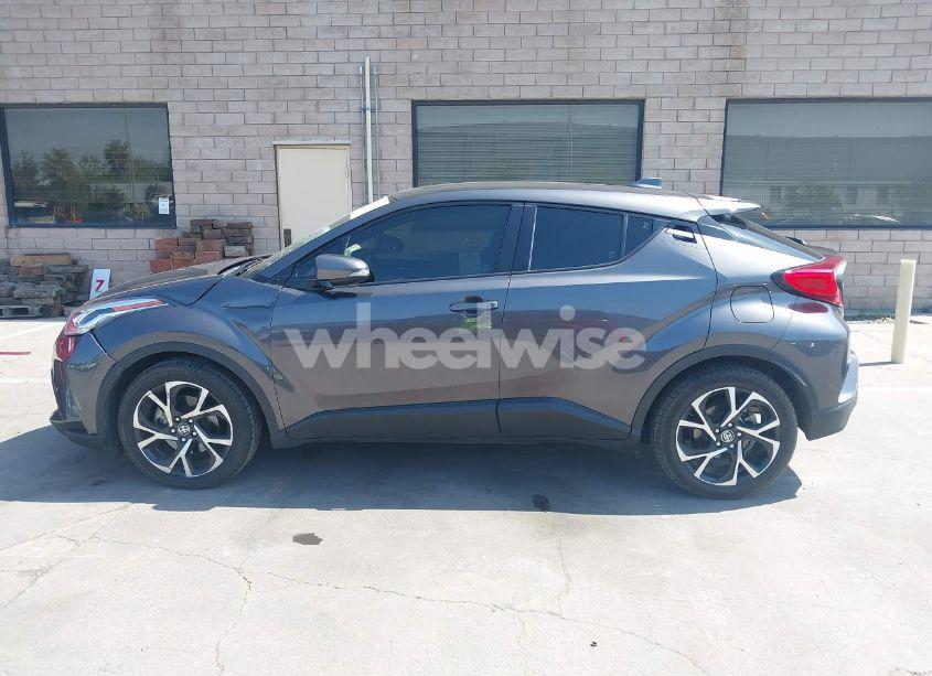 Photo 13 of 2020 Toyota C-hr XLE (VIN JTNKHMBX2L1070998)