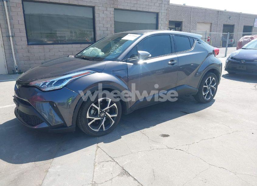Photo 2 of 2020 Toyota C-hr XLE (VIN JTNKHMBX2L1070998)