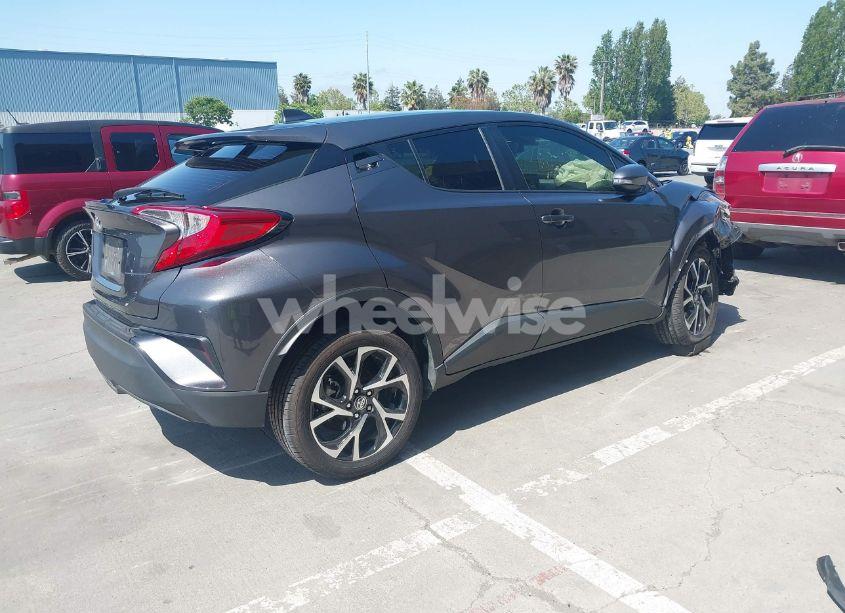 Photo 4 of 2020 Toyota C-hr XLE (VIN JTNKHMBX2L1070998)