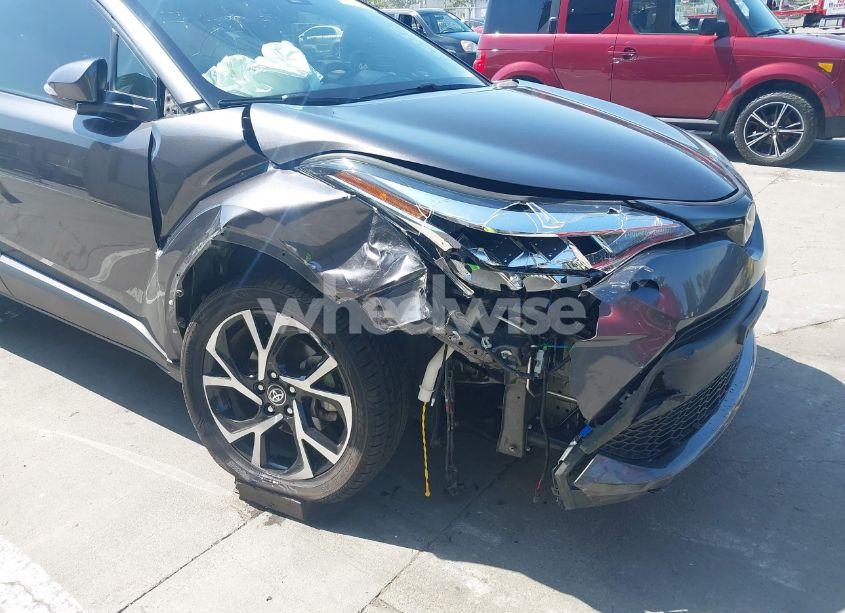 Photo 6 of 2020 Toyota C-hr XLE (VIN JTNKHMBX2L1070998)