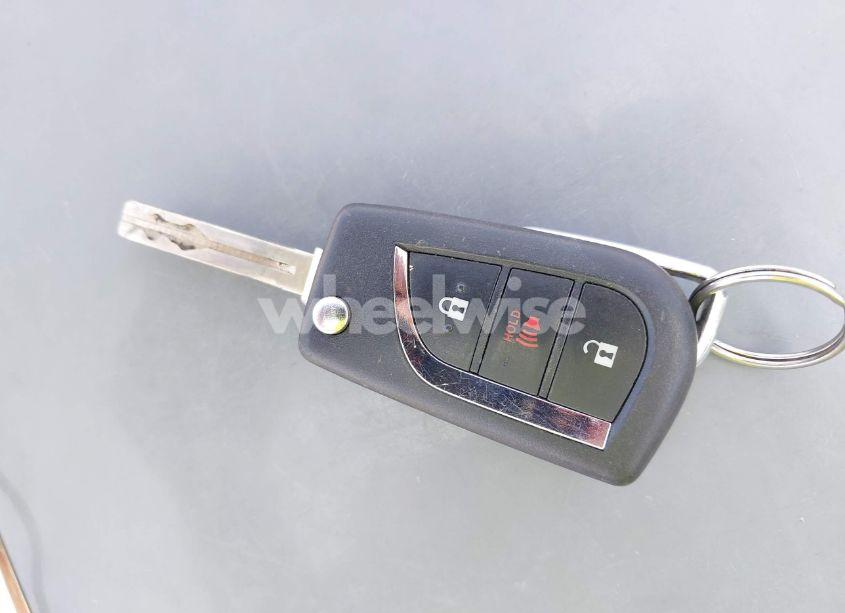 Photo 11 of 2021 Toyota C-hr LE (VIN JTNKHMBX2M1118467)