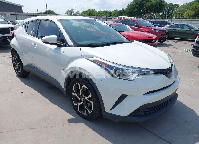 2019 Toyota C-hr XLE (VIN JTNKHMBX3K1015636) main photo