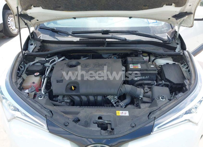 Photo 10 of 2019 Toyota C-hr XLE (VIN JTNKHMBX3K1015636)