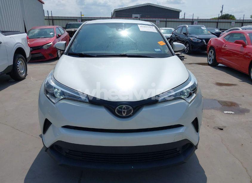 Photo 13 of 2019 Toyota C-hr XLE (VIN JTNKHMBX3K1015636)