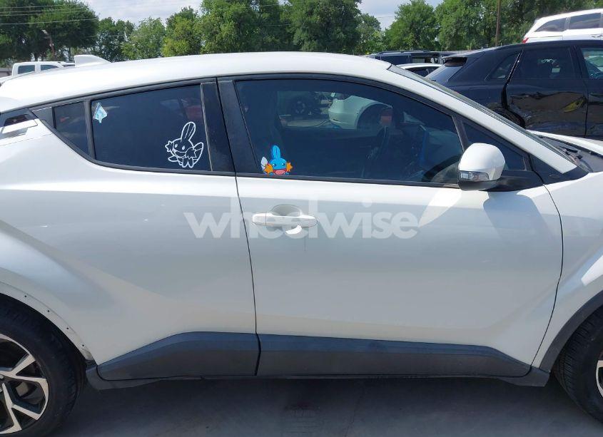 Photo 14 of 2019 Toyota C-hr XLE (VIN JTNKHMBX3K1015636)