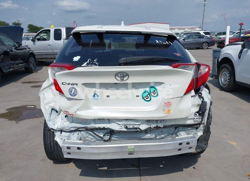 Photo 17 of 2019 Toyota C-hr XLE (VIN JTNKHMBX3K1015636)