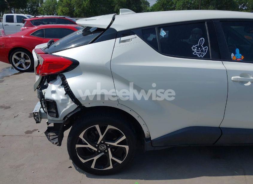 Photo 18 of 2019 Toyota C-hr XLE (VIN JTNKHMBX3K1015636)