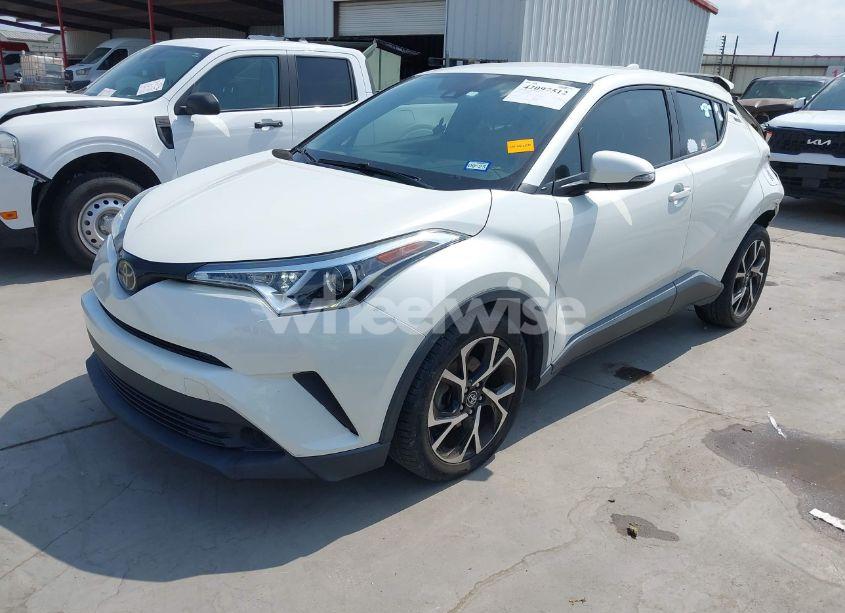 Photo 2 of 2019 Toyota C-hr XLE (VIN JTNKHMBX3K1015636)