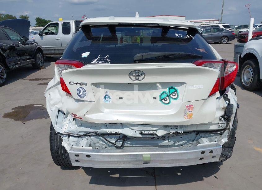 Photo 6 of 2019 Toyota C-hr XLE (VIN JTNKHMBX3K1015636)