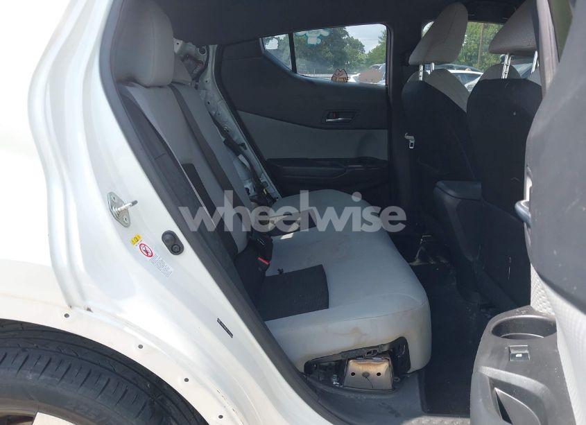 Photo 8 of 2019 Toyota C-hr XLE (VIN JTNKHMBX3K1015636)