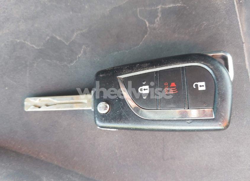 Photo 11 of 2019 Toyota C-hr (VIN JTNKHMBX3K1031755)