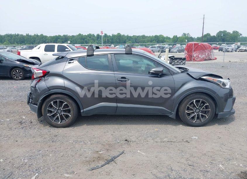 Photo 13 of 2019 Toyota C-hr (VIN JTNKHMBX3K1031755)