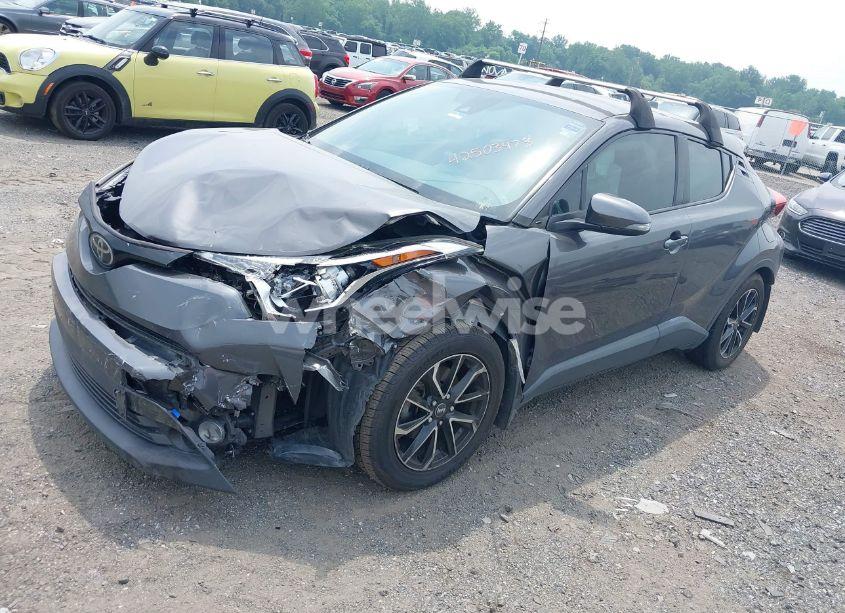 Photo 2 of 2019 Toyota C-hr (VIN JTNKHMBX3K1031755)