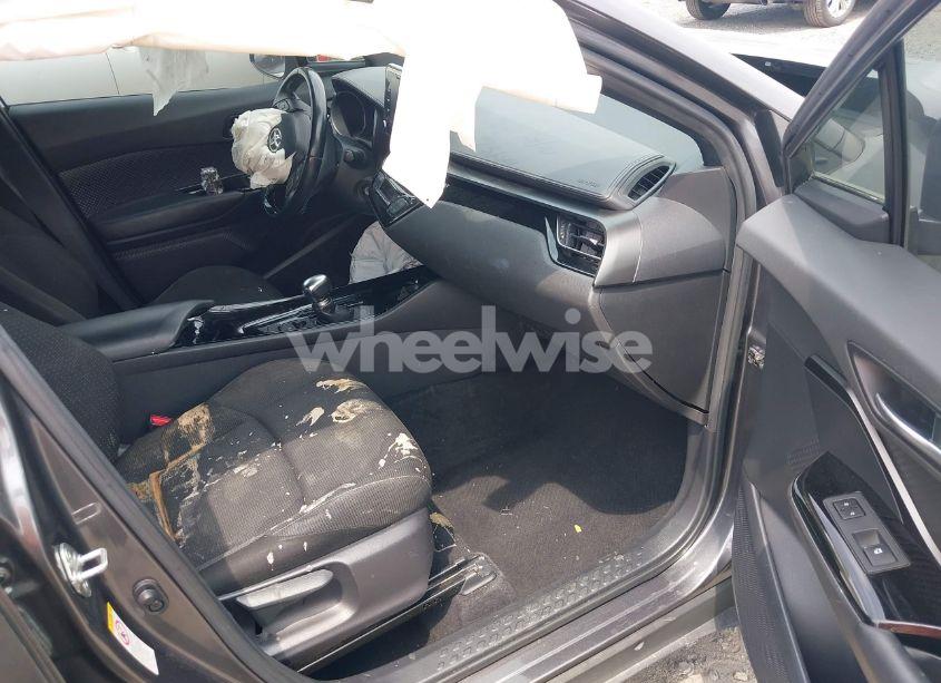 Photo 5 of 2019 Toyota C-hr (VIN JTNKHMBX3K1031755)