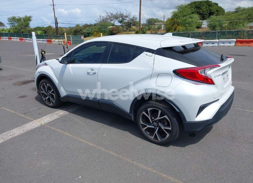 Photo 3 of 2022 Toyota C-hr XLE (VIN JTNKHMBX3N1134369)
