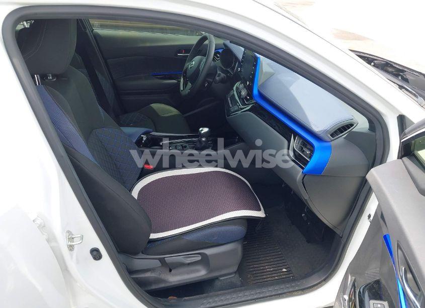 Photo 5 of 2022 Toyota C-hr XLE (VIN JTNKHMBX3N1134369)