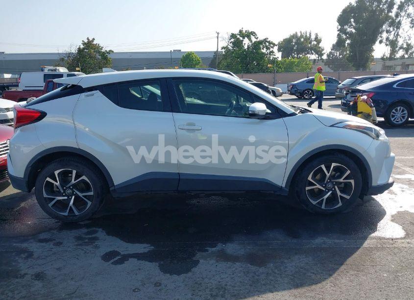 Photo 13 of 2018 Toyota C-hr XLE PREMIUM (VIN JTNKHMBX5J1007391)