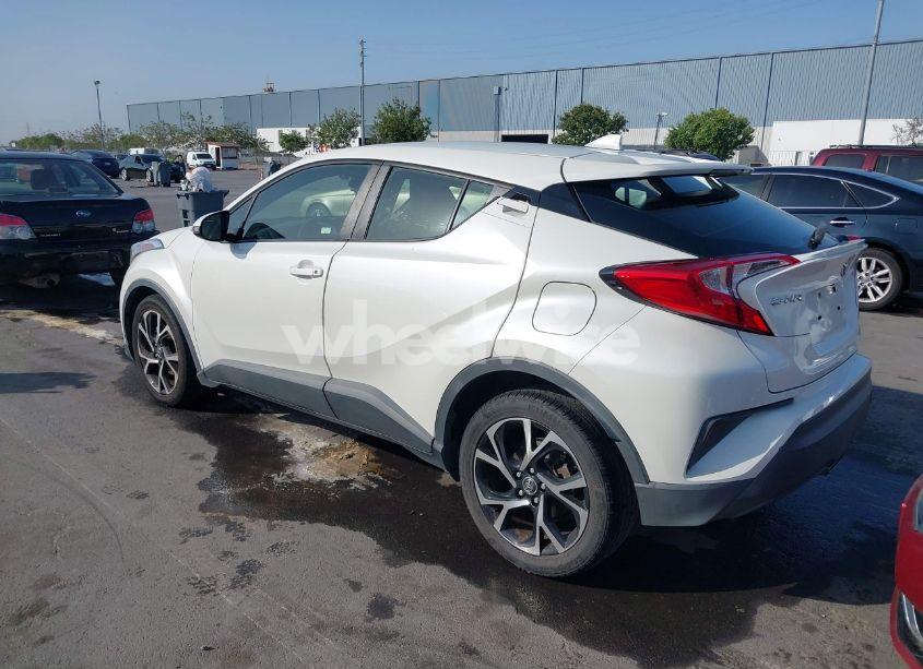 Photo 3 of 2018 Toyota C-hr XLE PREMIUM (VIN JTNKHMBX5J1007391)